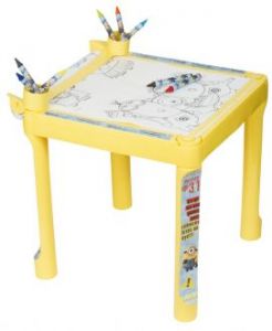 Stół z kolorowankami Minionki